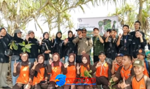 Anggota DPRD Kabupaten Sukabumi Fraksi PKS, Erpa Aris Purnama Menanam Harapan di Pesisir Minajaya